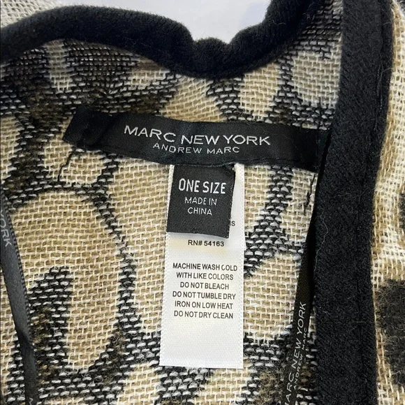 Marc New York Leopard Print Pancho Cape with Gold Clasp and Black Trim One Size - Picture 3 of 9